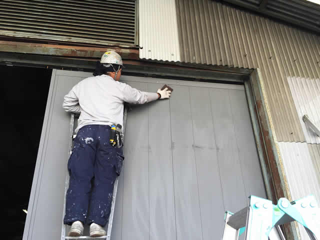 倉庫のハンガードア取替工事　施工事例　名古屋市港区